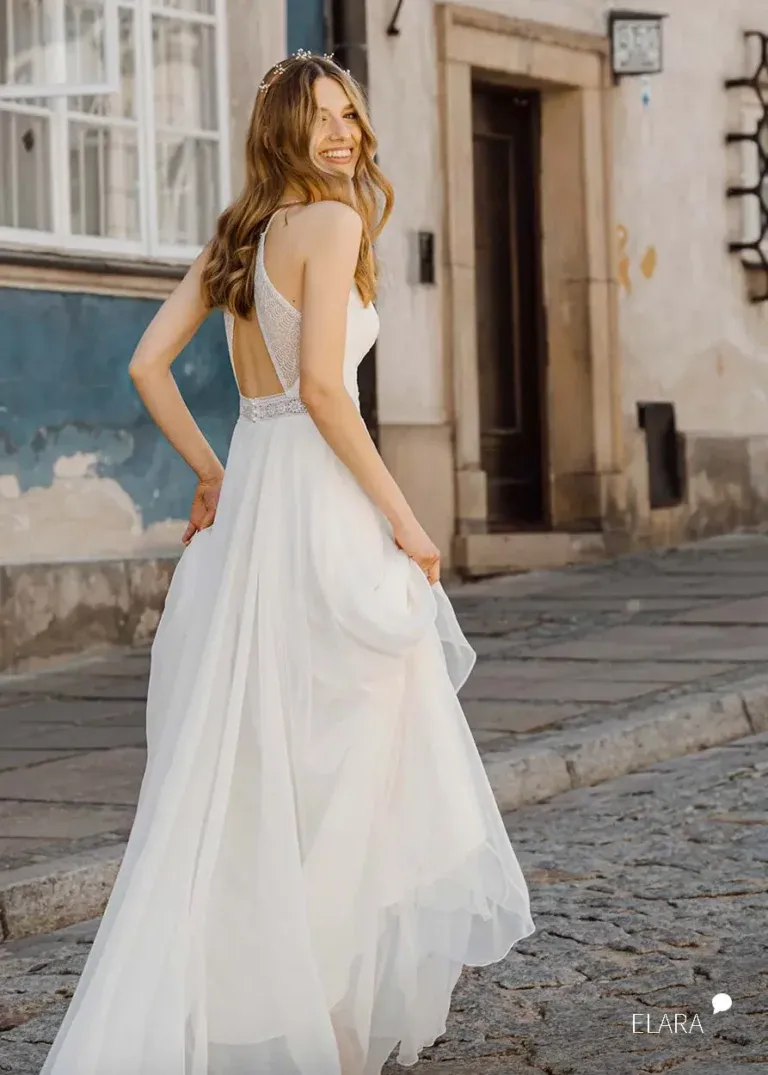 Elara - Brautkleid mit amerikanischem Ausschnitt und schönem Rückenausschnitt  im brautgeflüster
